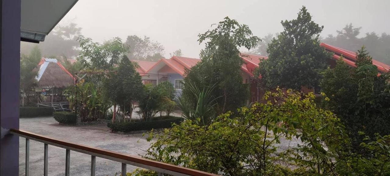 อวบอิ๋มรีสอร์ท #ที่พักภูกระดึง Ban Nong Tum エクステリア 写真